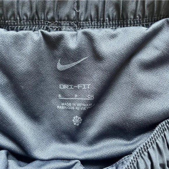NIKE Tempo Famme Dri Fit shorts- Size S - Picture 9 of 11